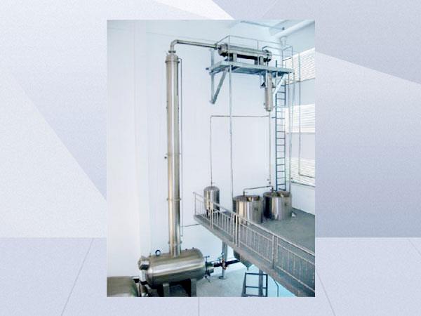 Alcohol recovery tower
